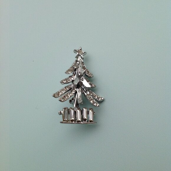 Sparkly Tinsely Silver Christmas Tree Brooch w Diamond and Emerald Cut Crystals - Picture 2 of 9